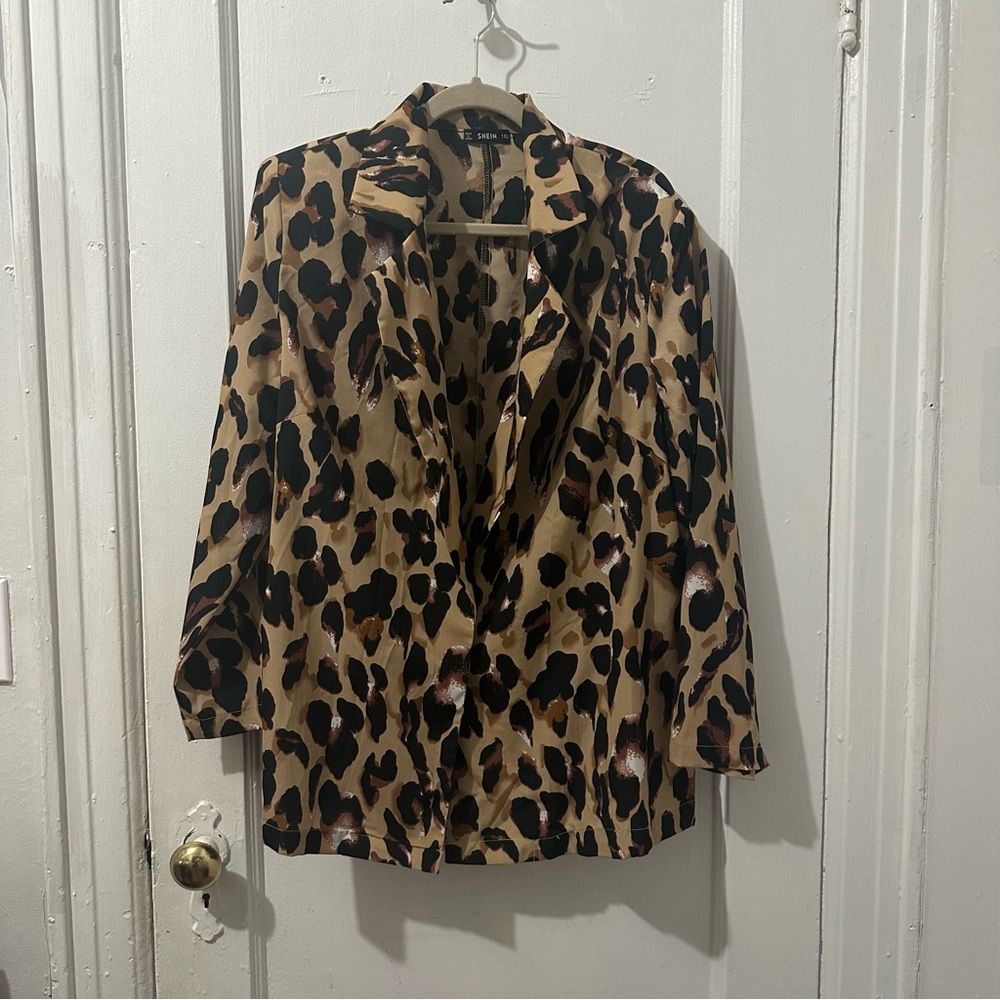 Shein Plus Leopard Print Notch Collar Blazer & Belted Shorts Set